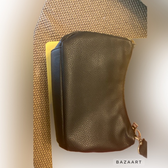 black and gold Accessories - Black and gold